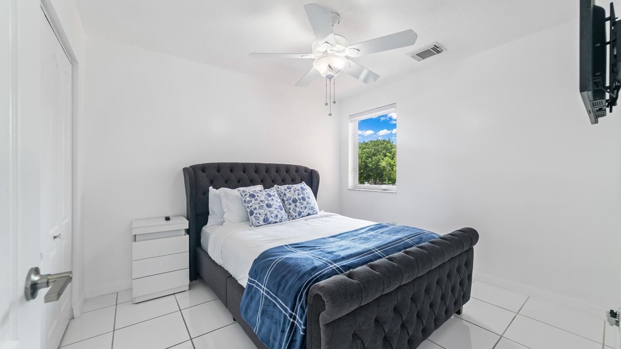 Photo of Bedroom in Ludlam