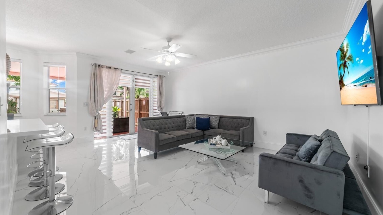 Photo of Livingroom in Ludlam