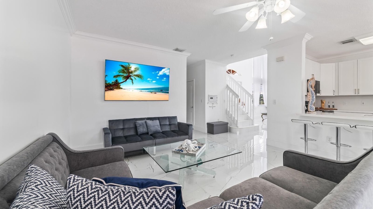 Photo of Livingroom in Ludlam