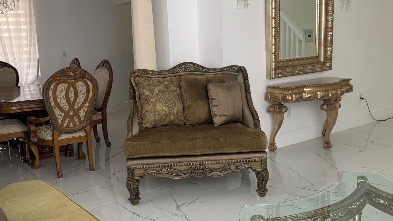 Photo of Livingroom in Ludlam