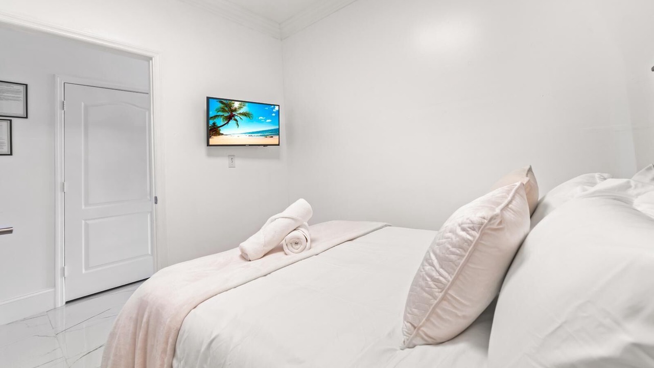 Photo of Bedroom in Ludlam