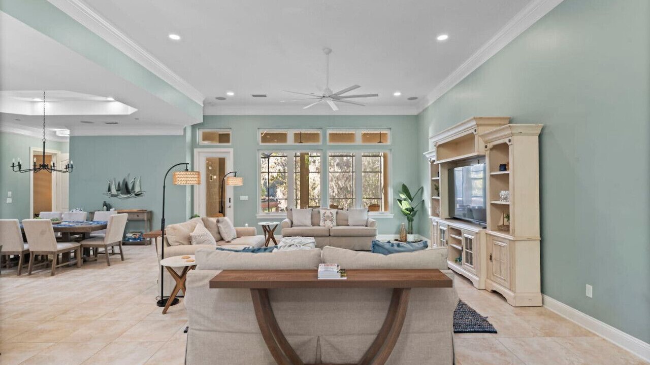 Photo of Livingroom in Doctors Inlet