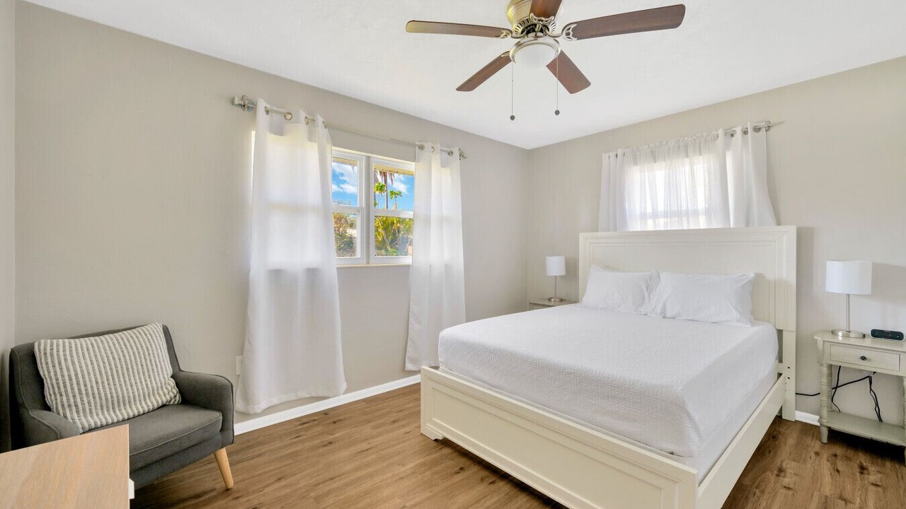 Photo of Bedroom in Gulf Gate Estates