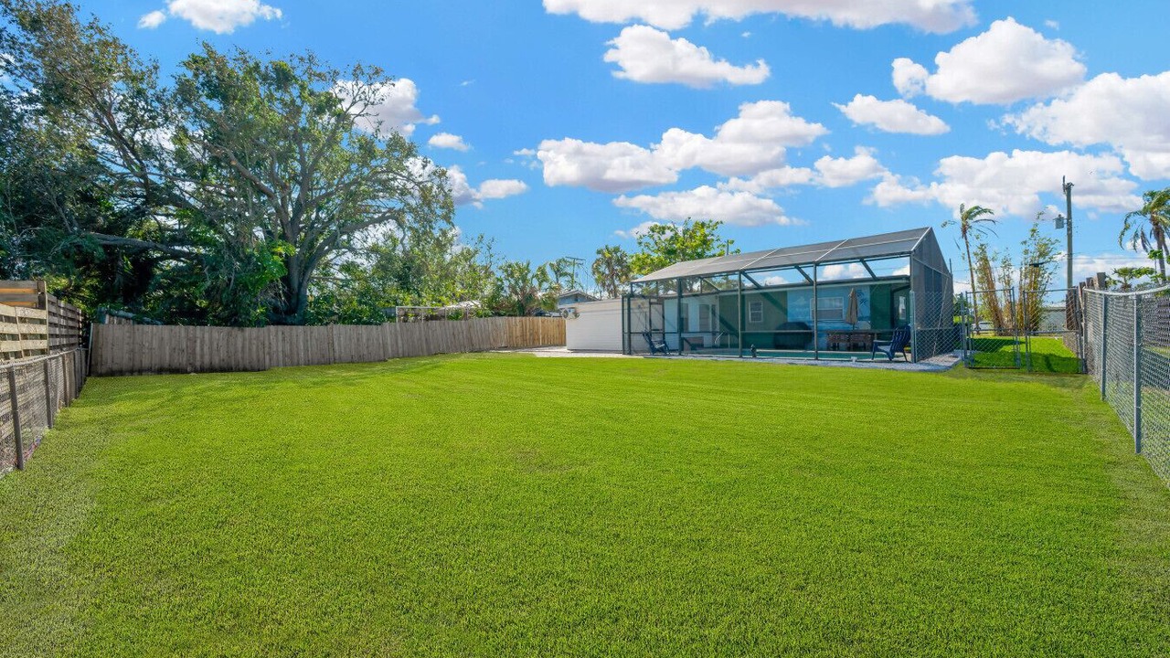 Photo of Outdoor in Gulf Gate Estates