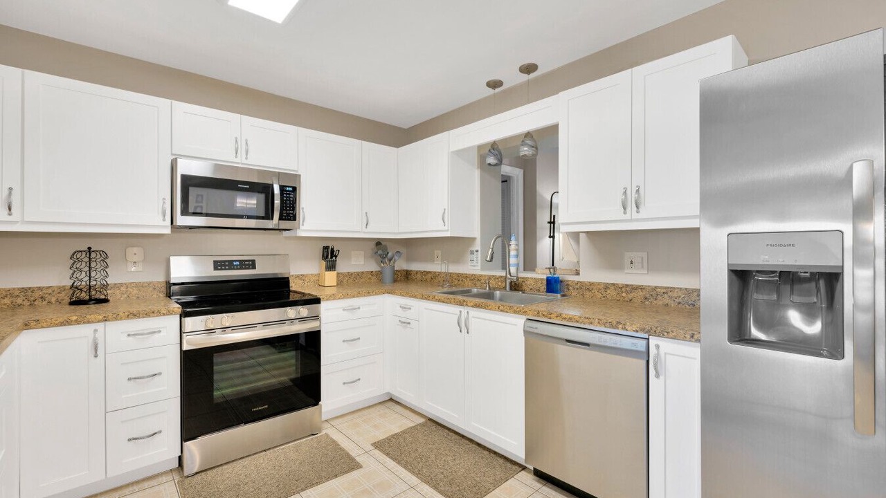Photo of Kitchen in Gulf Gate Estates