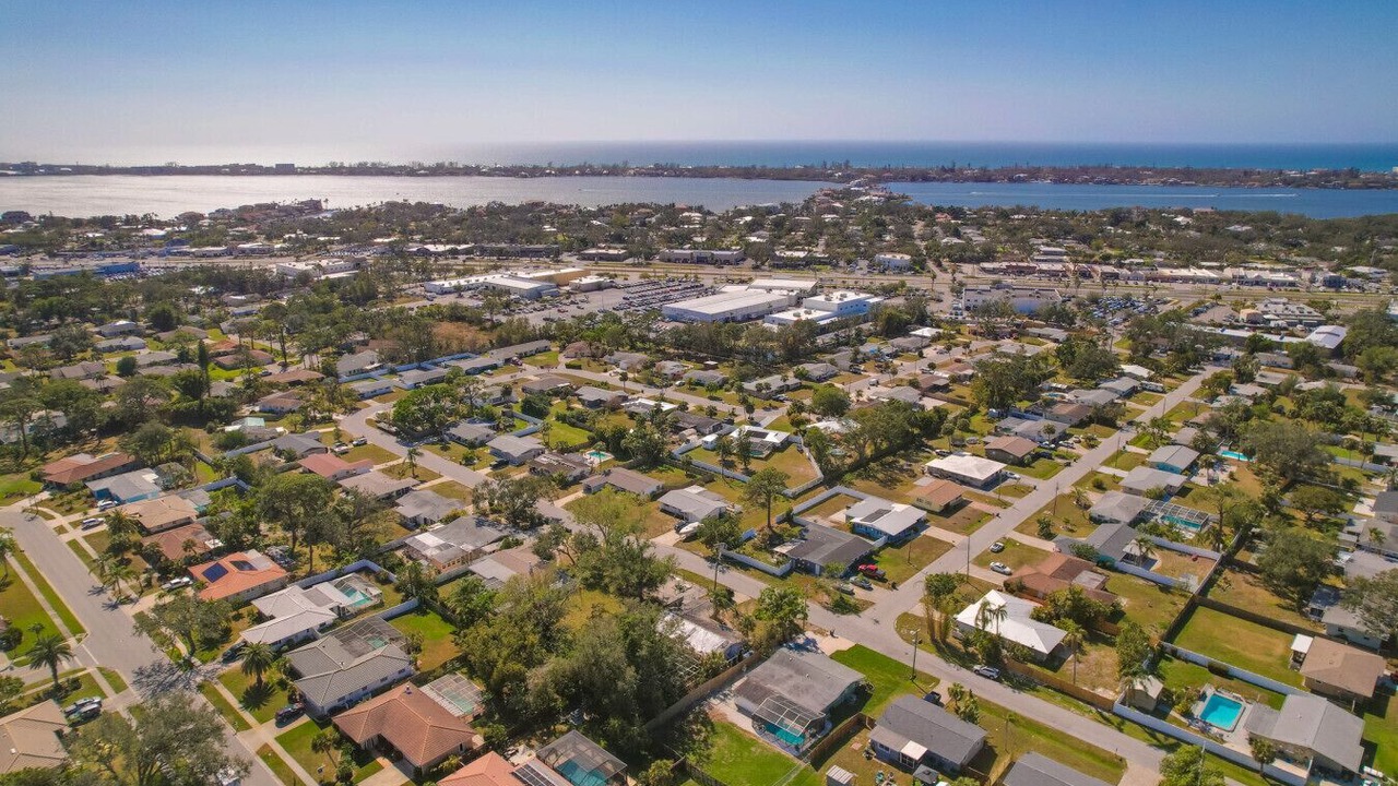 Photo of Outdoor in Gulf Gate Estates