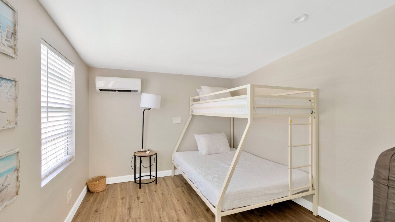 Photo of Bedroom in Gulf Gate Estates
