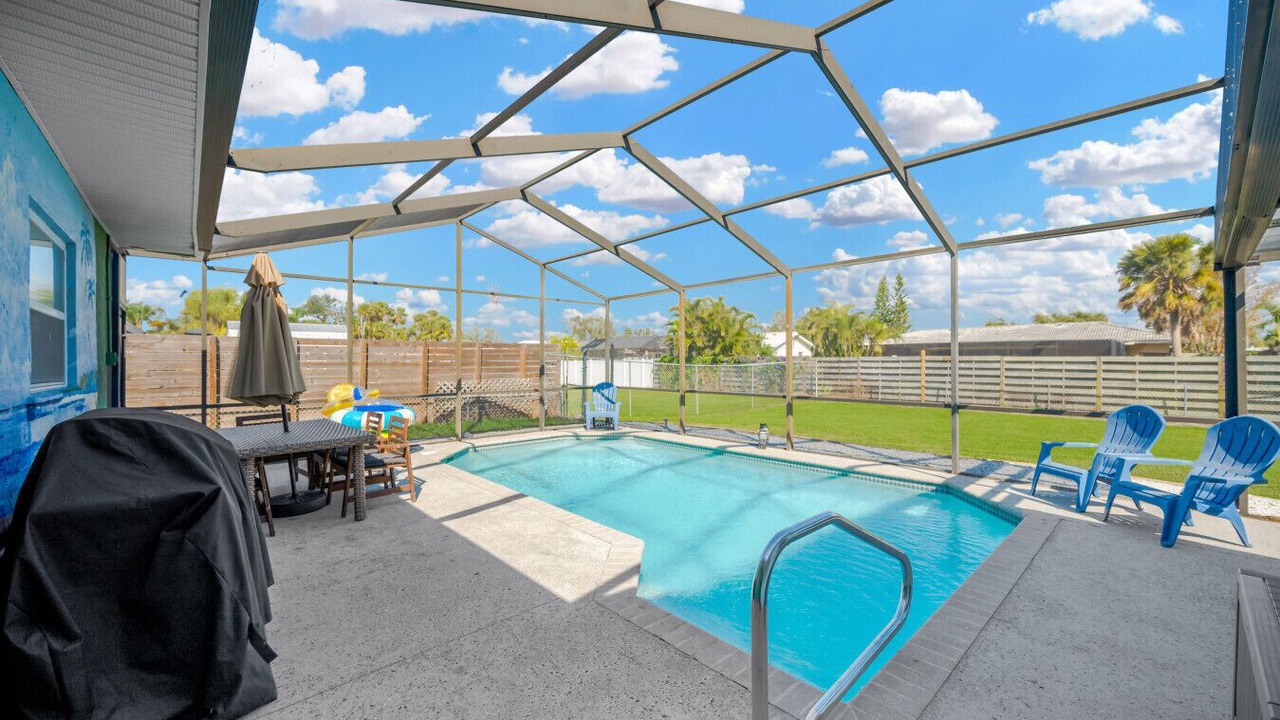 Photo of Outdoor in Gulf Gate Estates