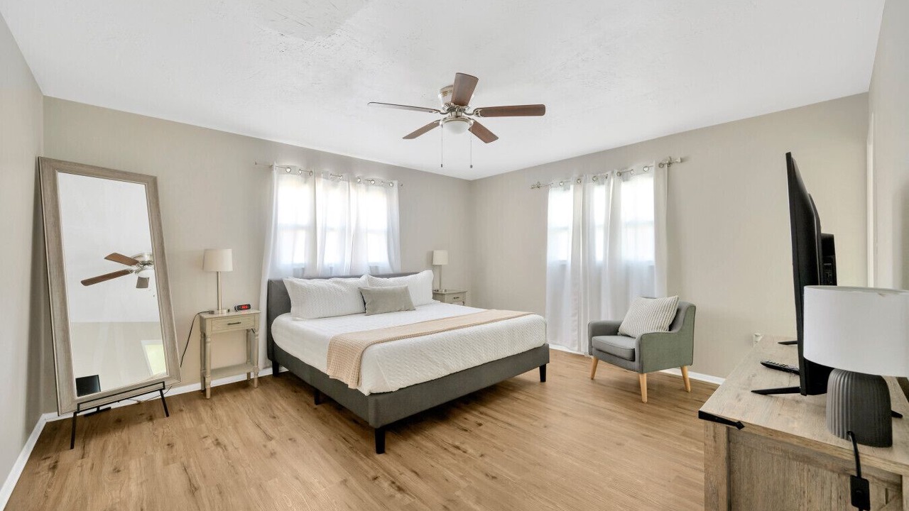 Photo of Bedroom in Gulf Gate Estates