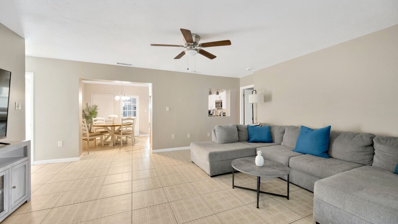 Photo of Livingroom in Gulf Gate Estates