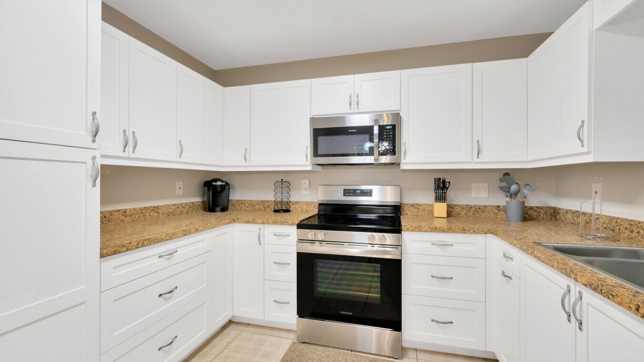 Photo of Kitchen in Gulf Gate Estates