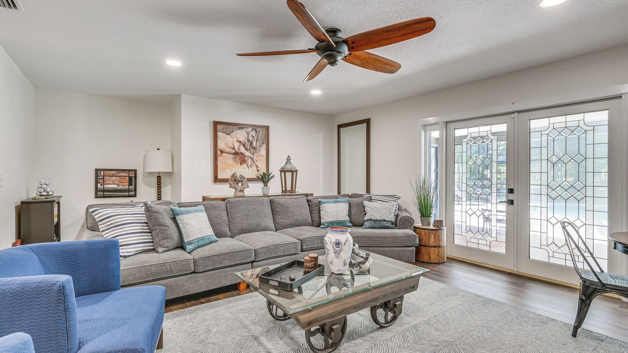 Photo of Livingroom in Bearss Plaza