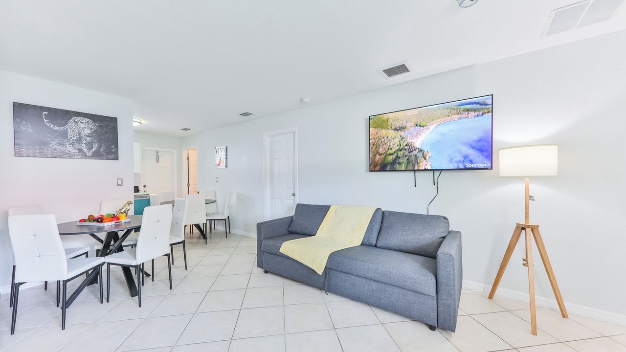 Photo of Livingroom in Edgewood