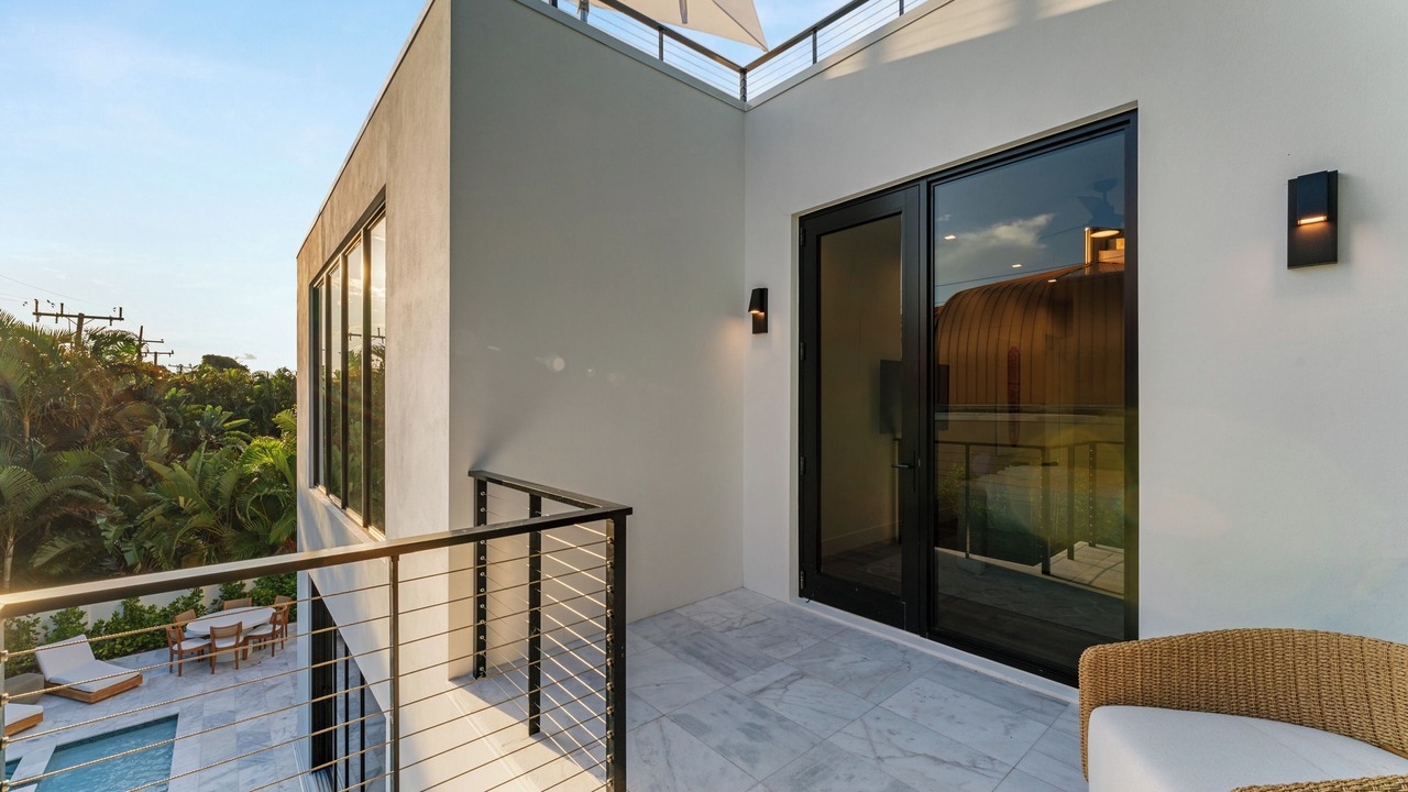 Photo of Patio Balcony in Old Northwood Historic District
