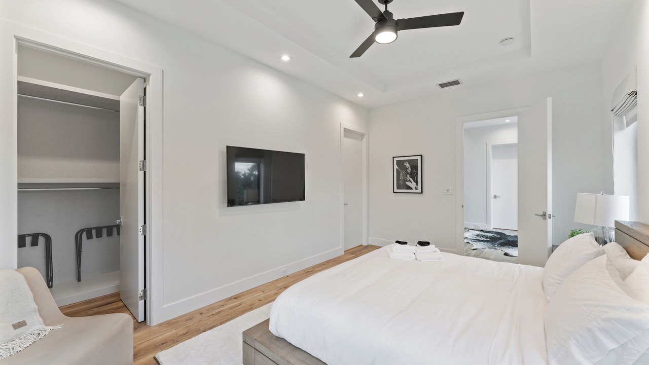 Photo of Bedroom in Old Northwood Historic District