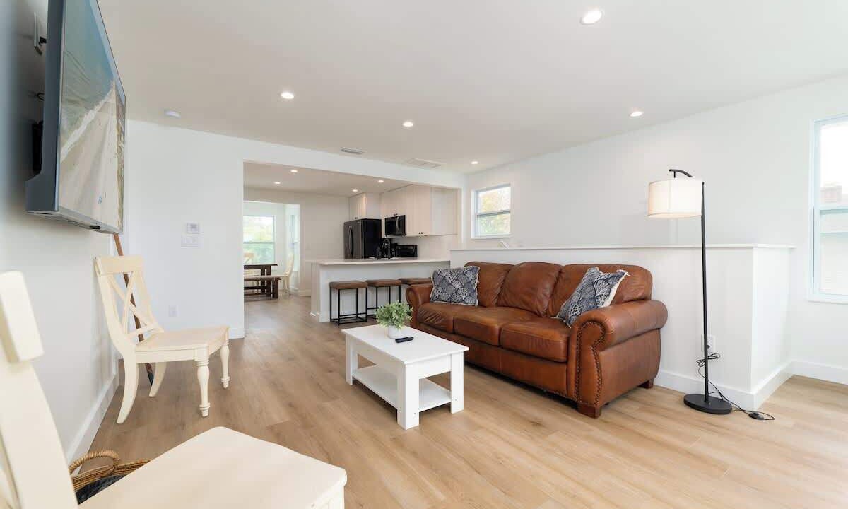 Photo of Livingroom in Neptune Beach