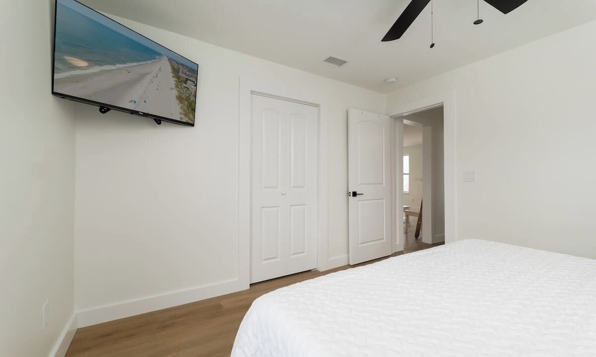 Photo of Bedroom in Neptune Beach