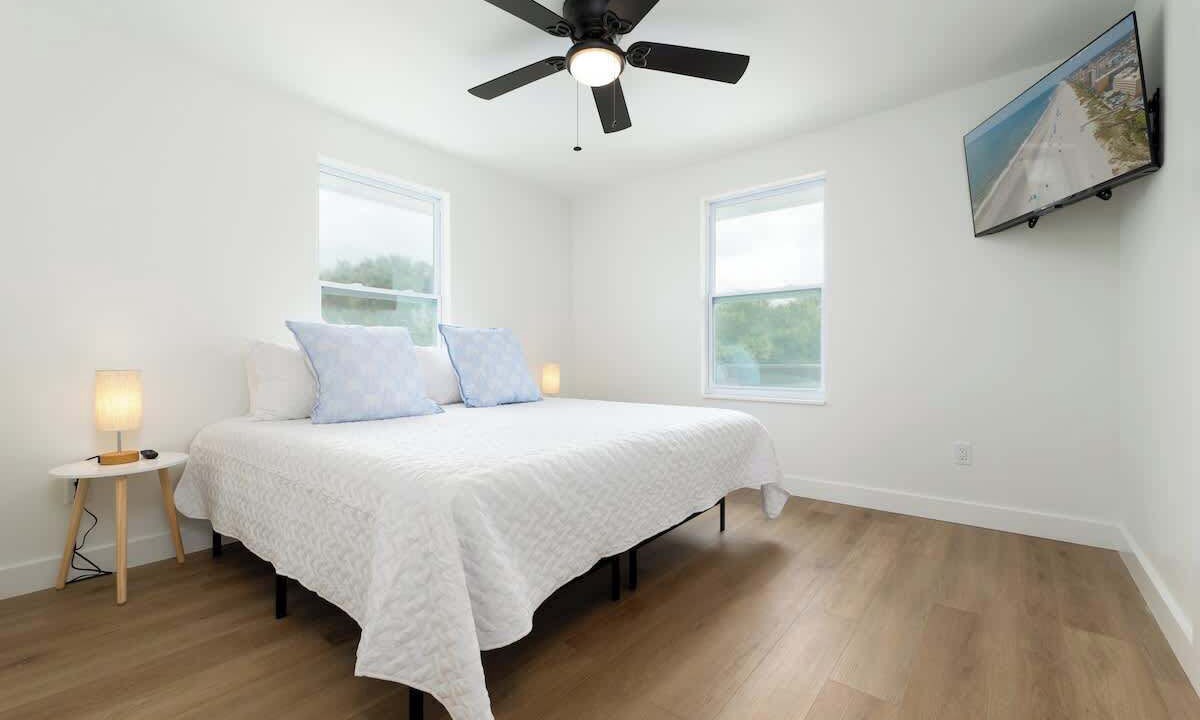 Photo of Bedroom in Neptune Beach