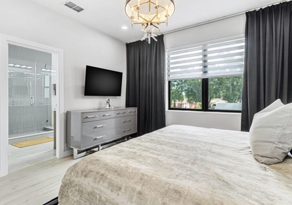Photo of Bathroom in Pinecrest West Park
