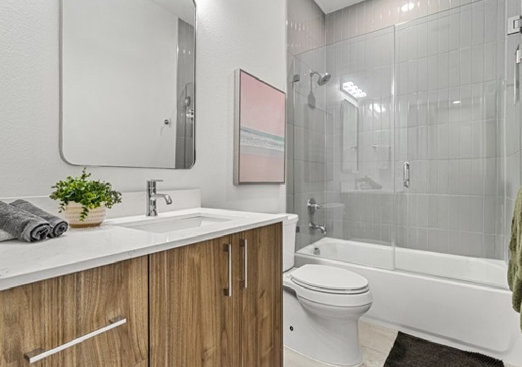 Photo of Bathroom in Pinecrest West Park