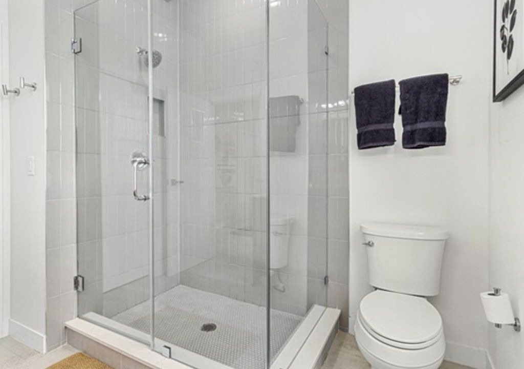 Photo of Bathroom in Pinecrest West Park