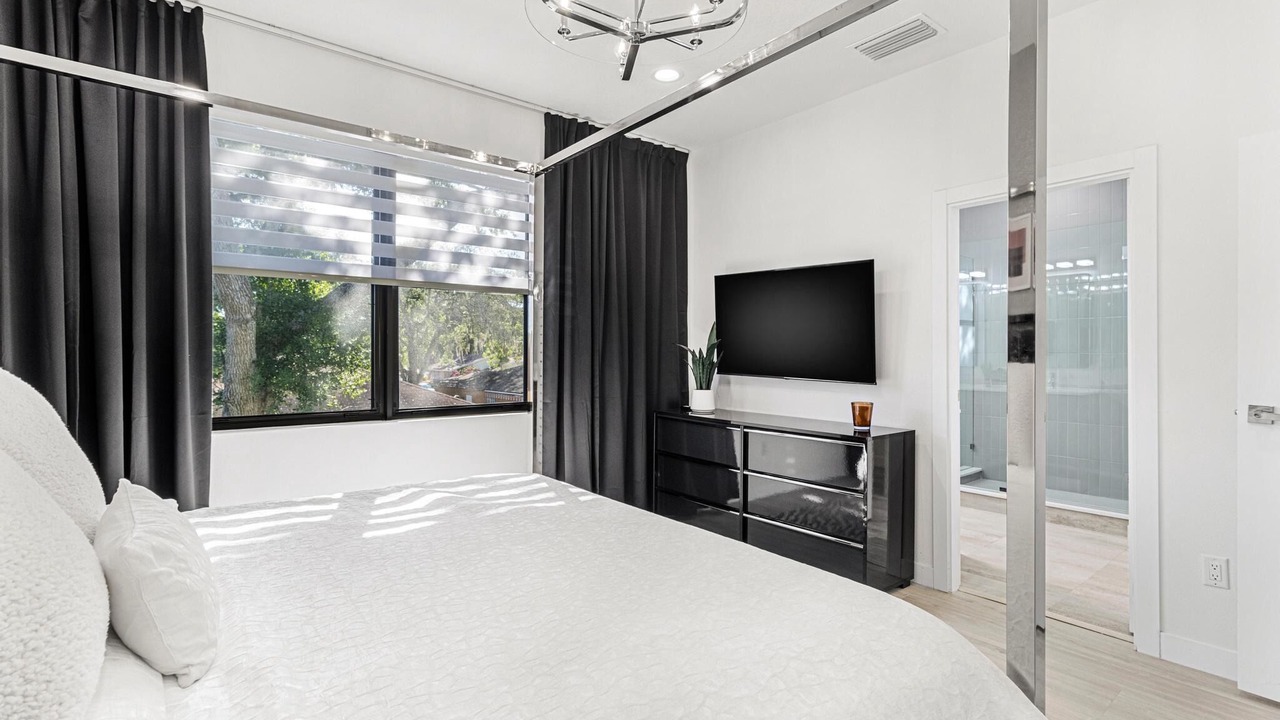 Photo of Bedroom in Pinecrest West Park