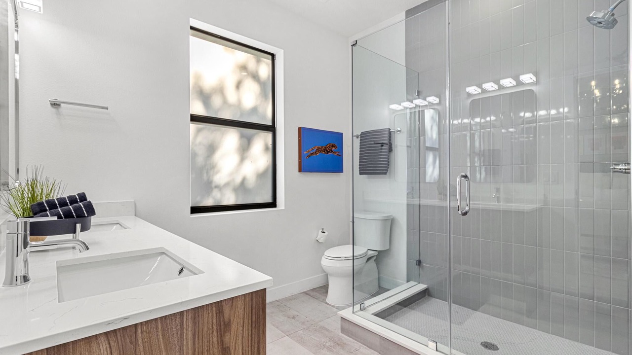 Photo of Bathroom in Pinecrest West Park