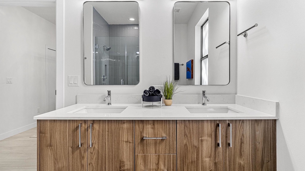 Photo of Bathroom in Pinecrest West Park