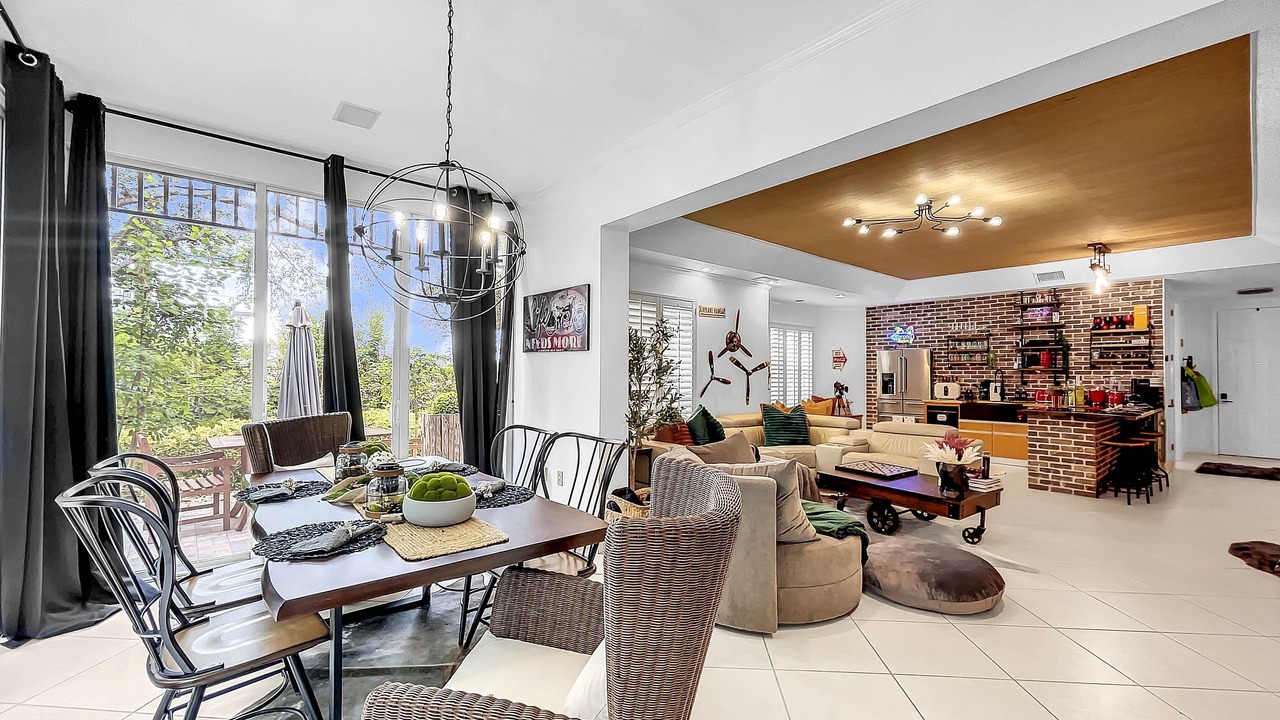 Photo of Livingroom in Bayshore Gardens