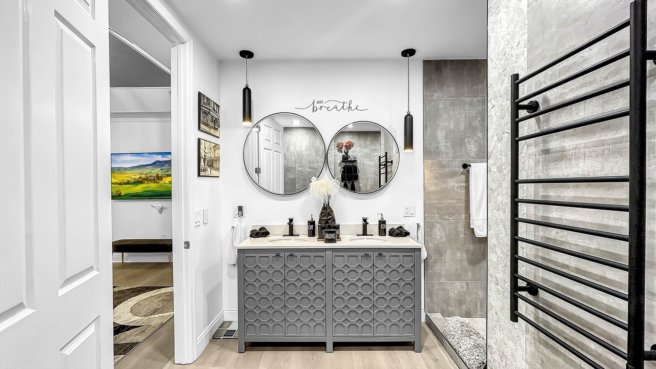 Photo of Bathroom in Bayshore Gardens