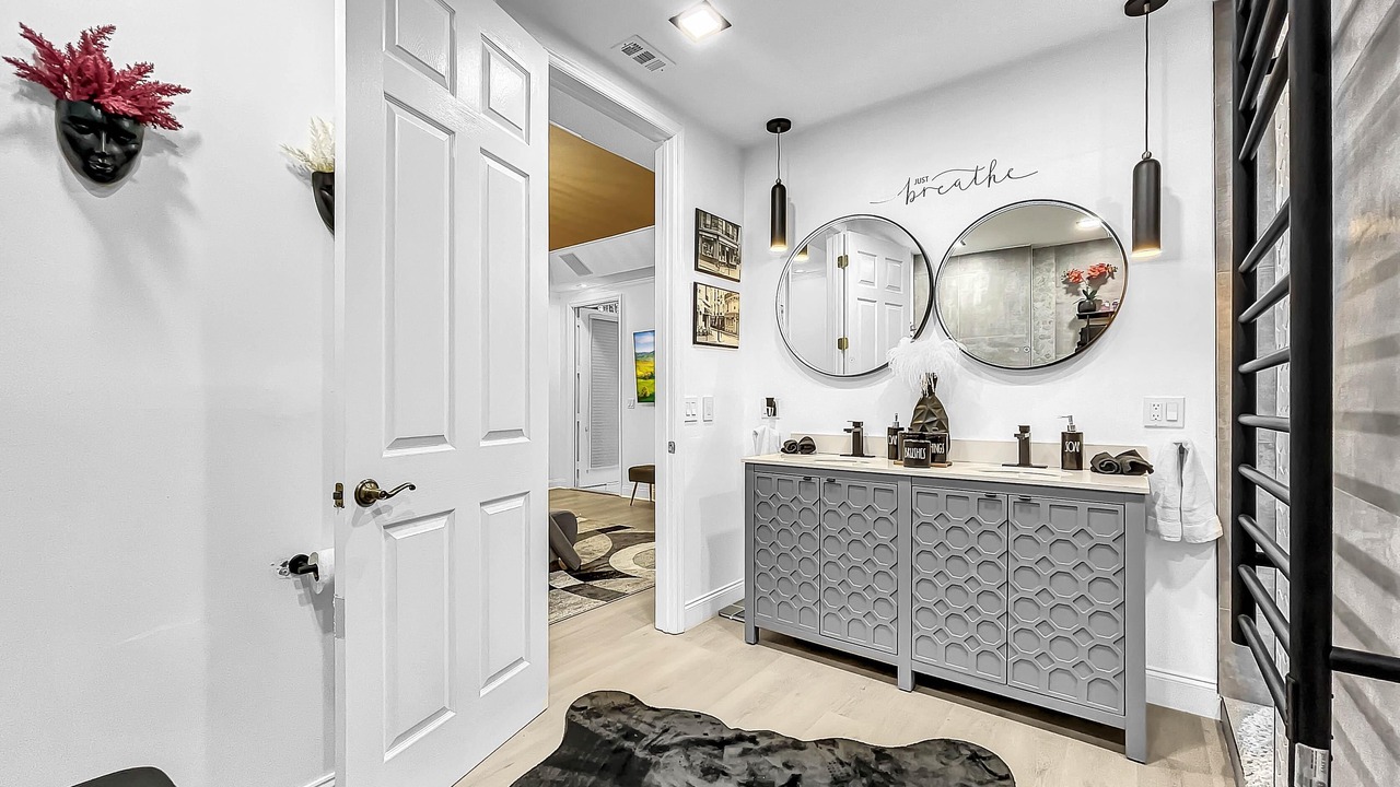 Photo of Bathroom in Bayshore Gardens
