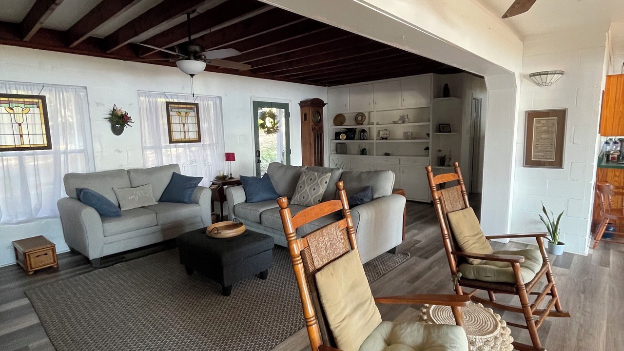 Photo of Livingroom in Putnam Hall