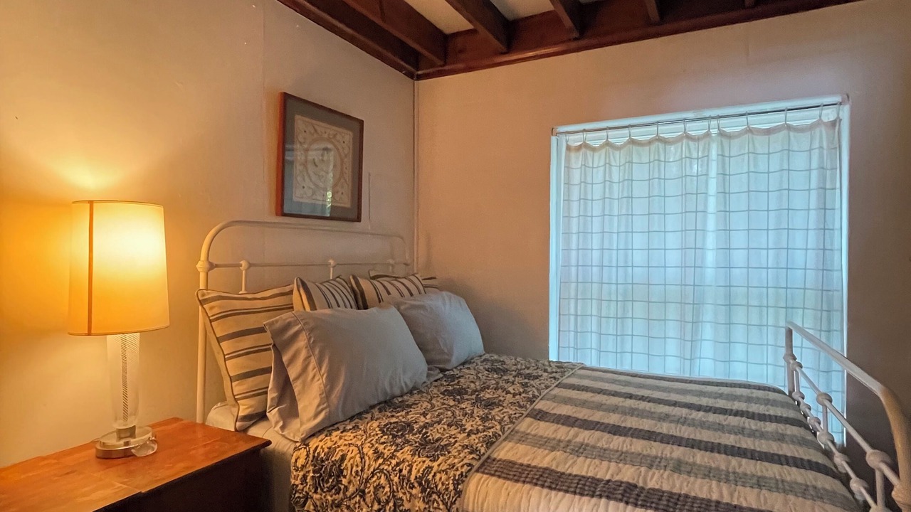 Photo of Bedroom in Putnam Hall
