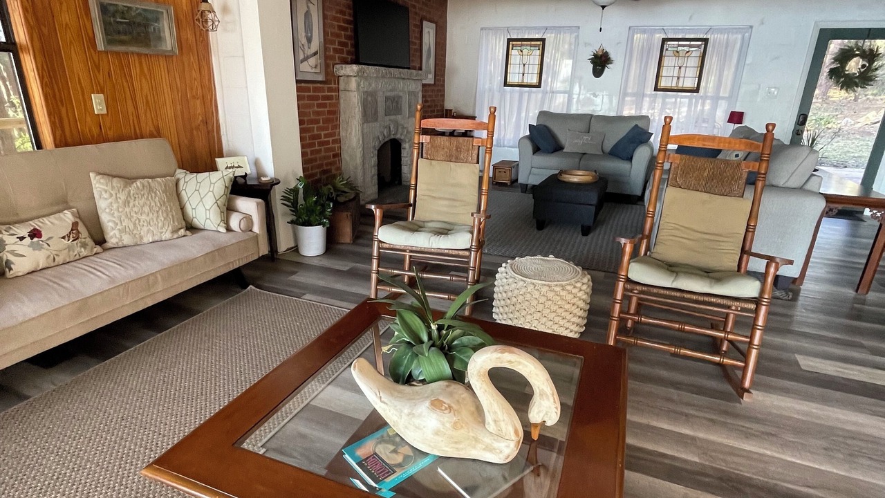 Photo of Livingroom in Putnam Hall