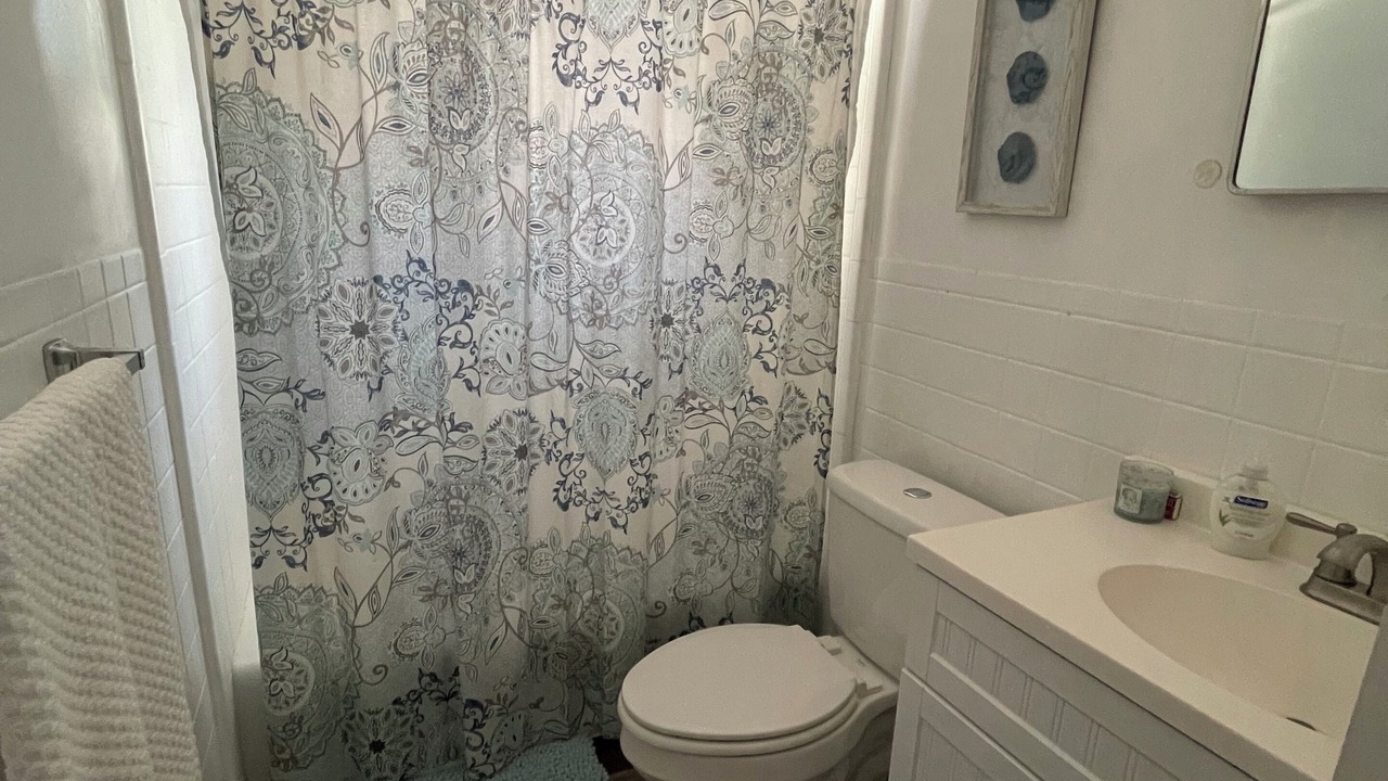 Photo of Bathroom in Putnam Hall