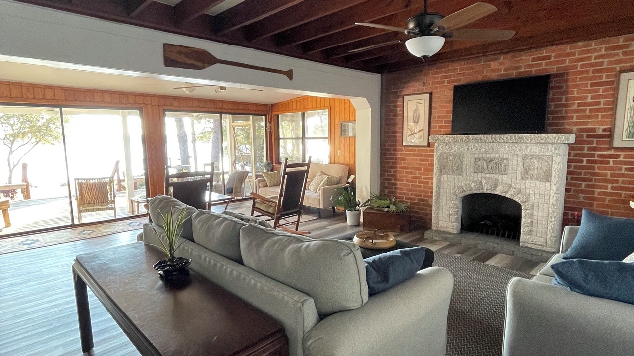 Photo of Livingroom in Putnam Hall