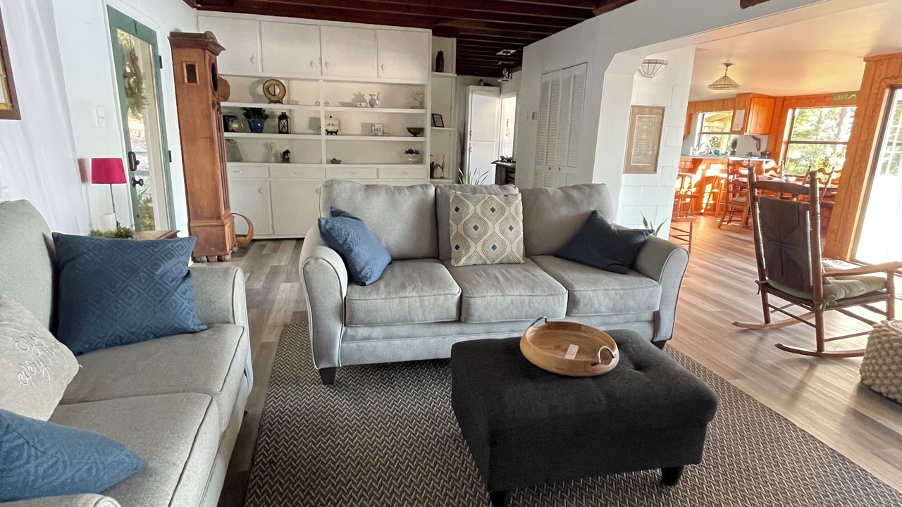 Photo of Livingroom in Putnam Hall
