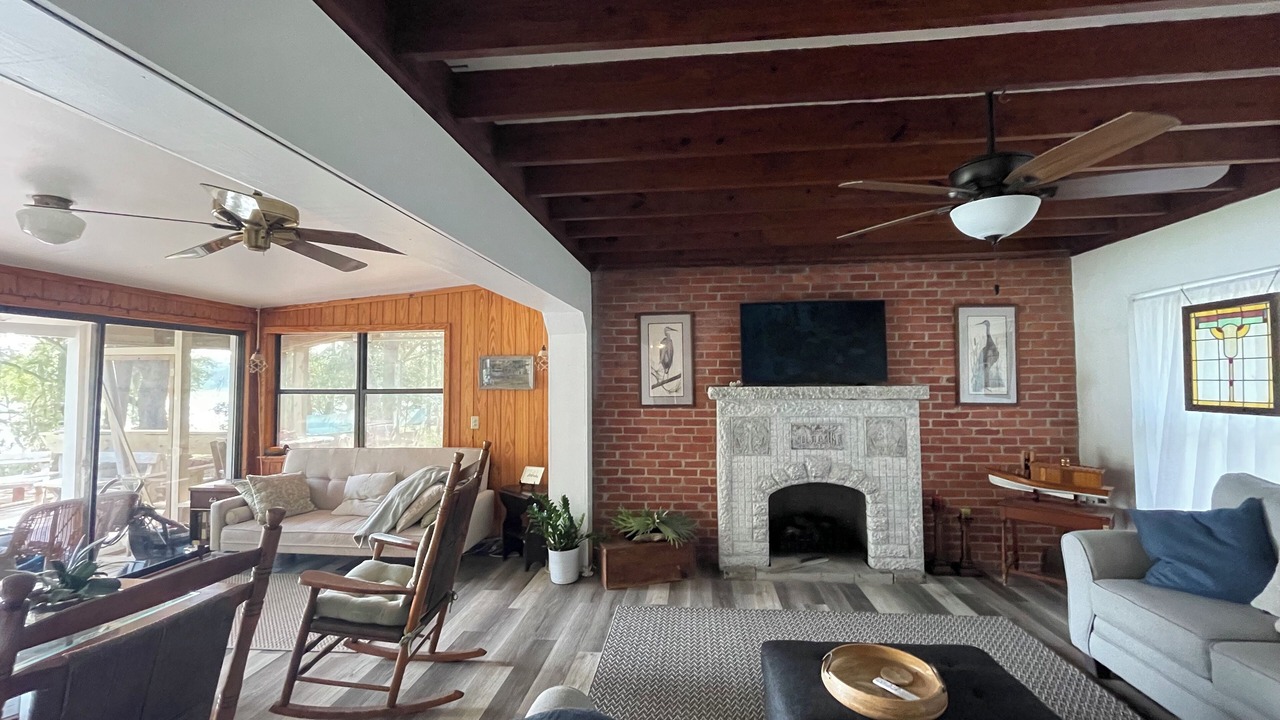 Photo of Livingroom in Putnam Hall