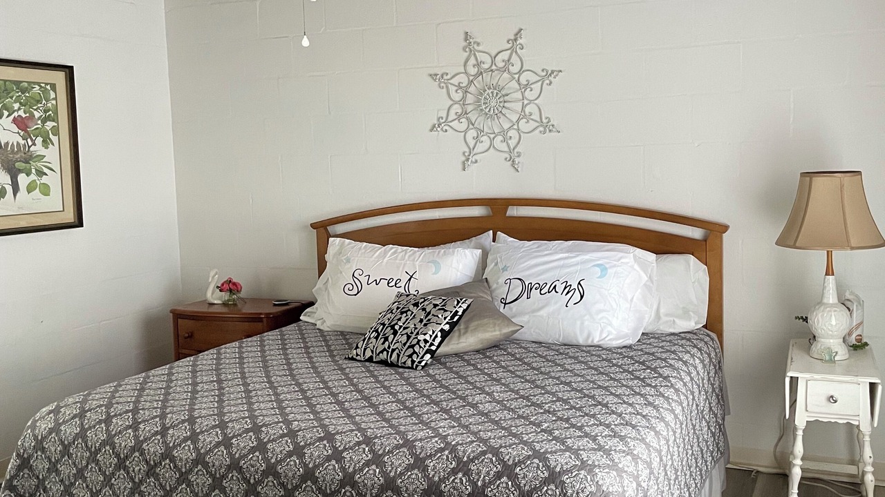 Photo of Bedroom in Putnam Hall