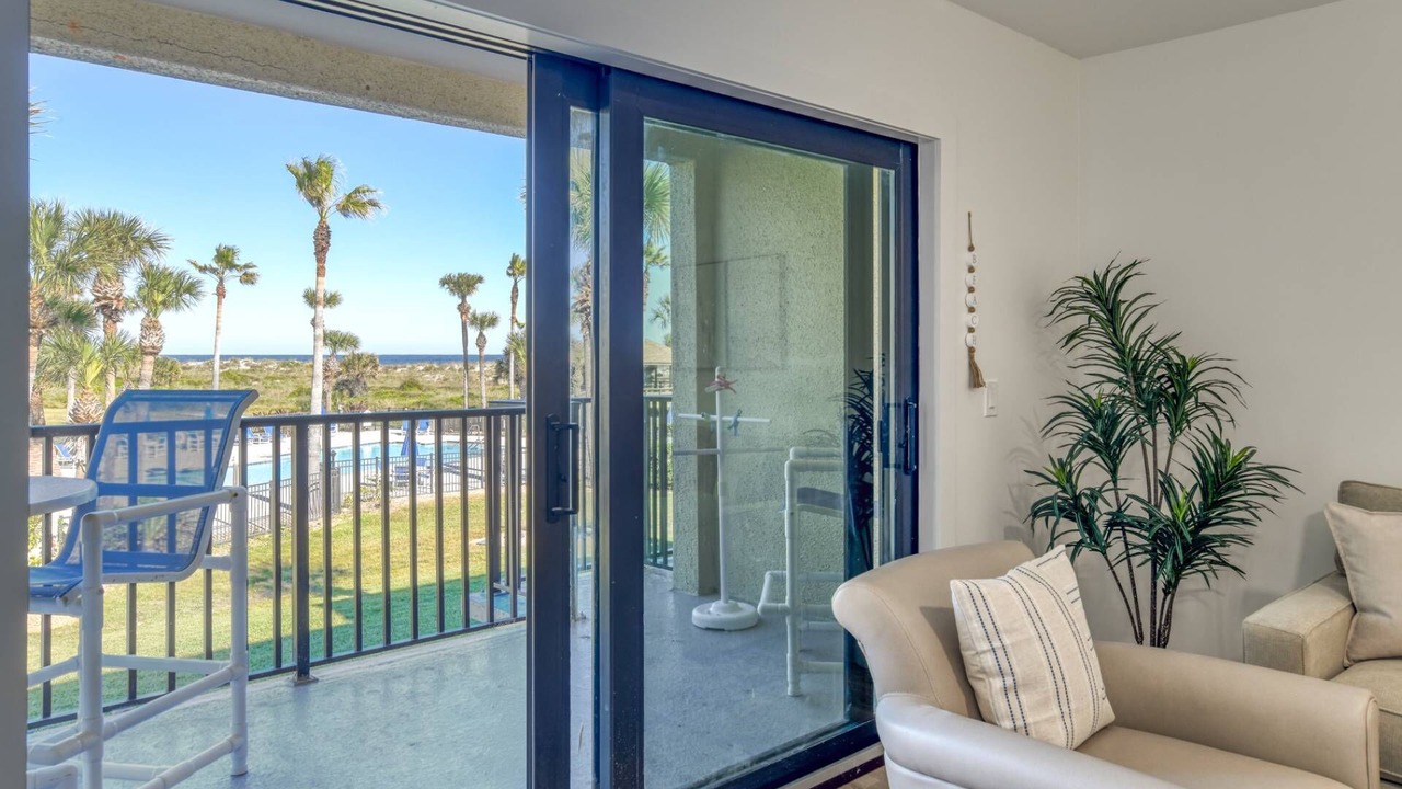 Photo of Patio Balcony in Surfcrest Village