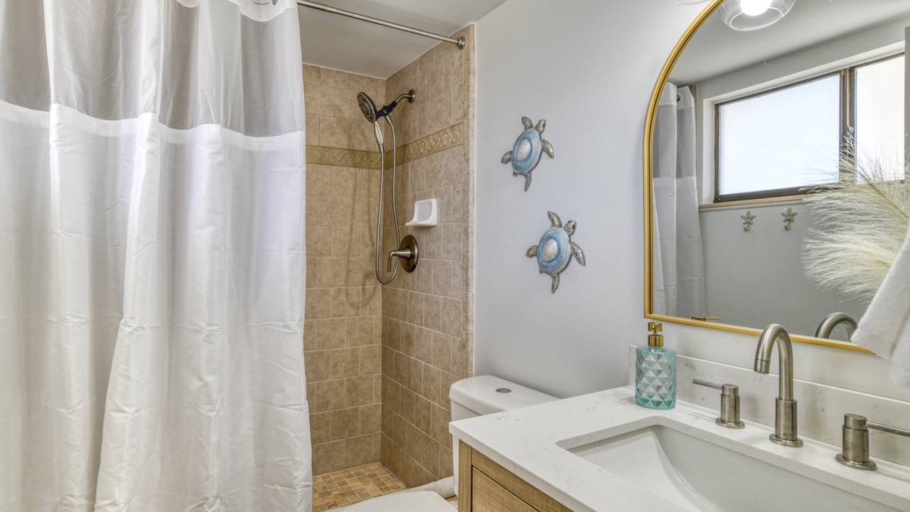 Photo of Bathroom in Surfcrest Village