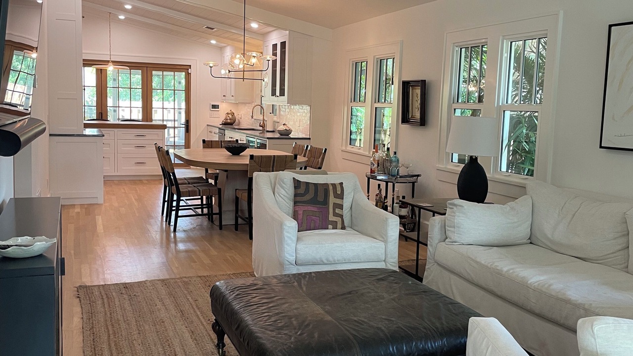Photo of Livingroom in Historic Kenwood