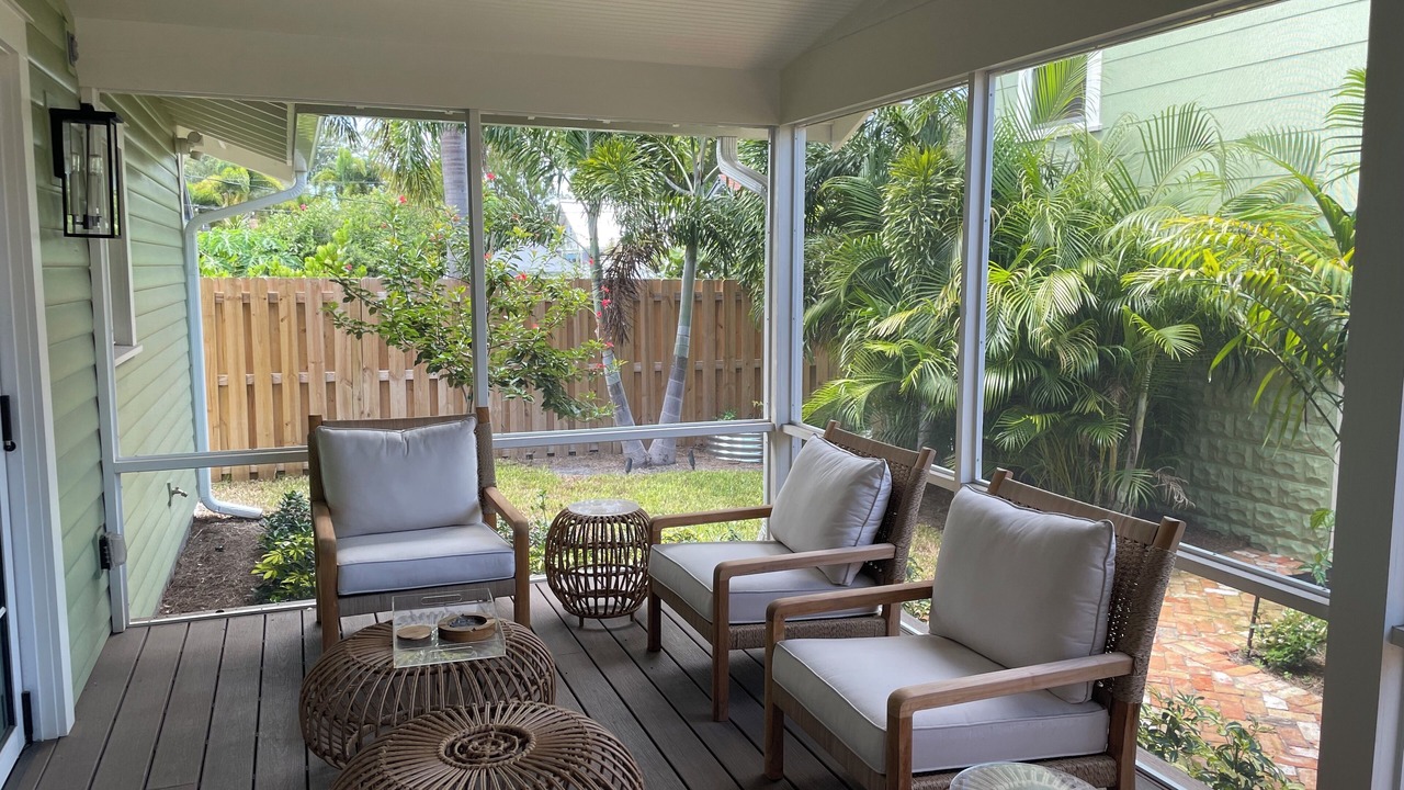 Photo of Patio Balcony in Historic Kenwood
