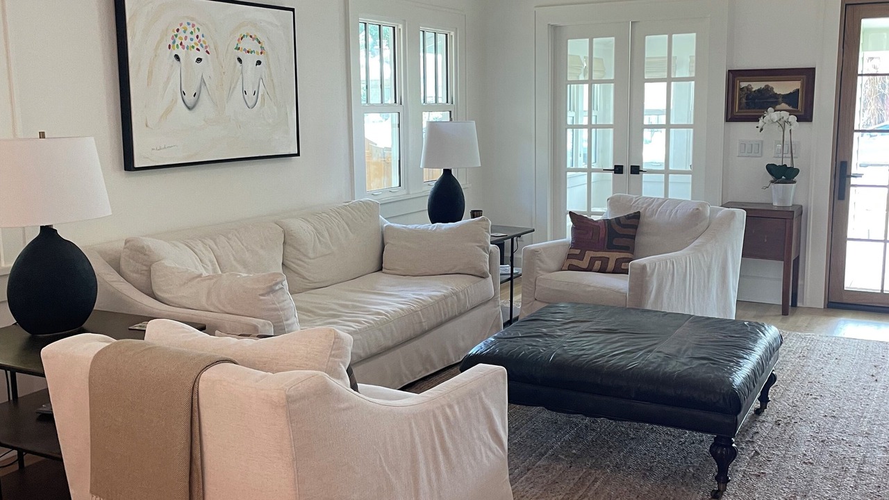 Photo of Livingroom in Historic Kenwood