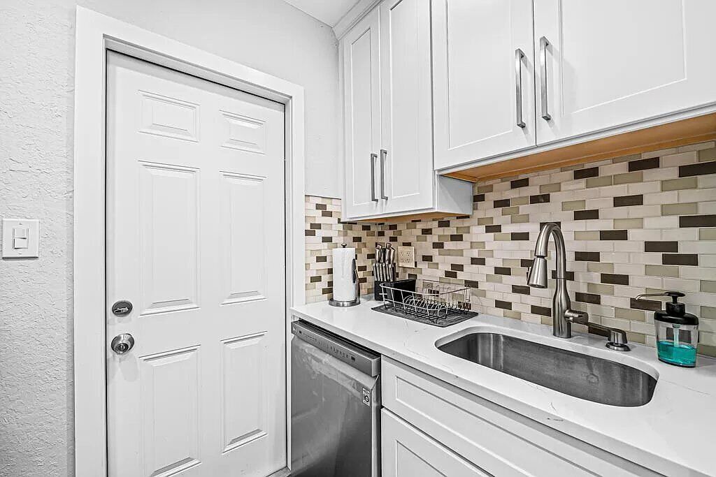 Photo of Kitchen in Lantana