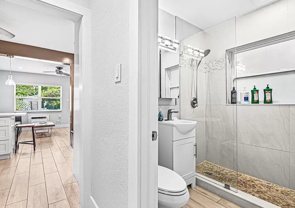 Photo of Bathroom in Lantana