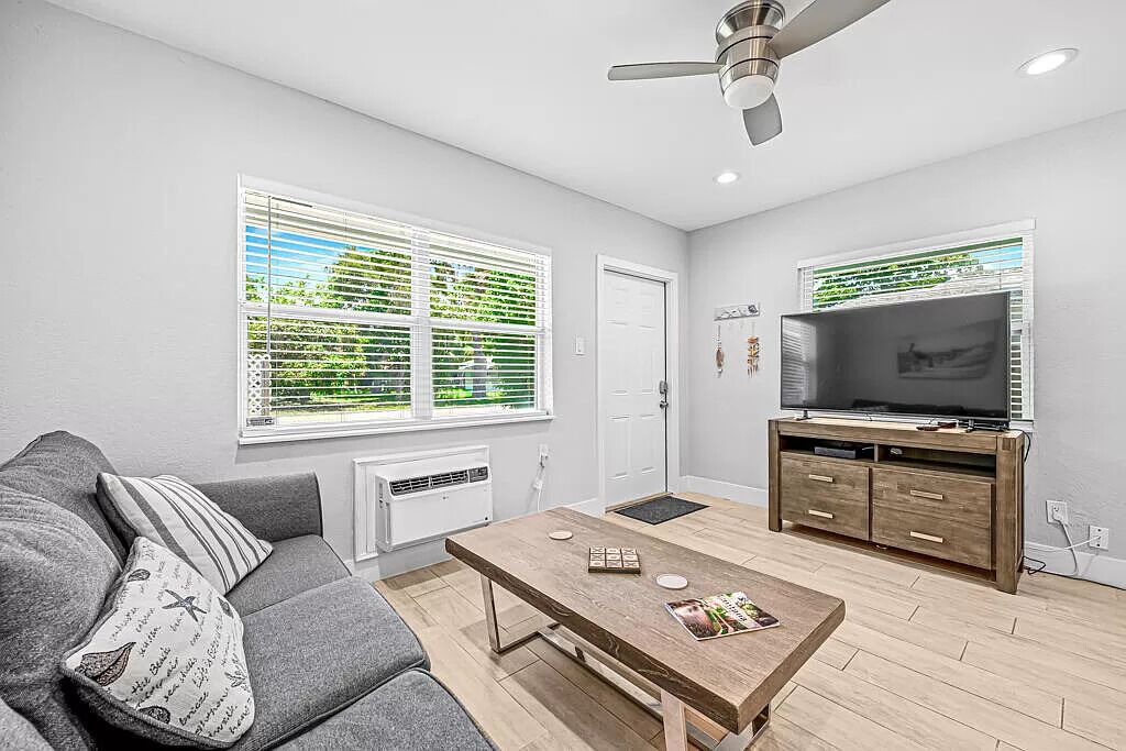 Photo of Livingroom in Lantana