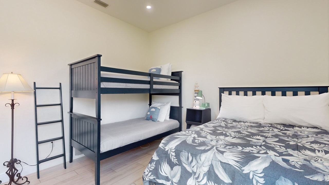Photo of Bedroom in Bokeelia