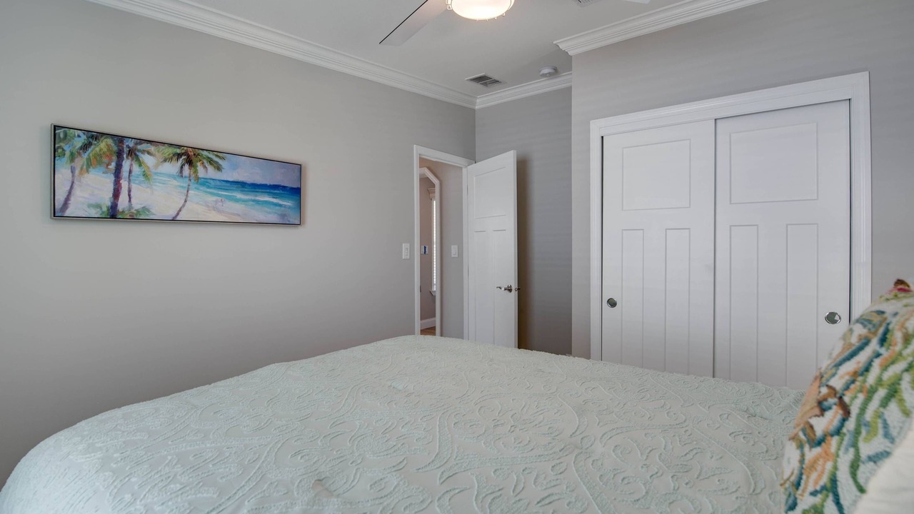 Photo of Bedroom in Doctor's Arm