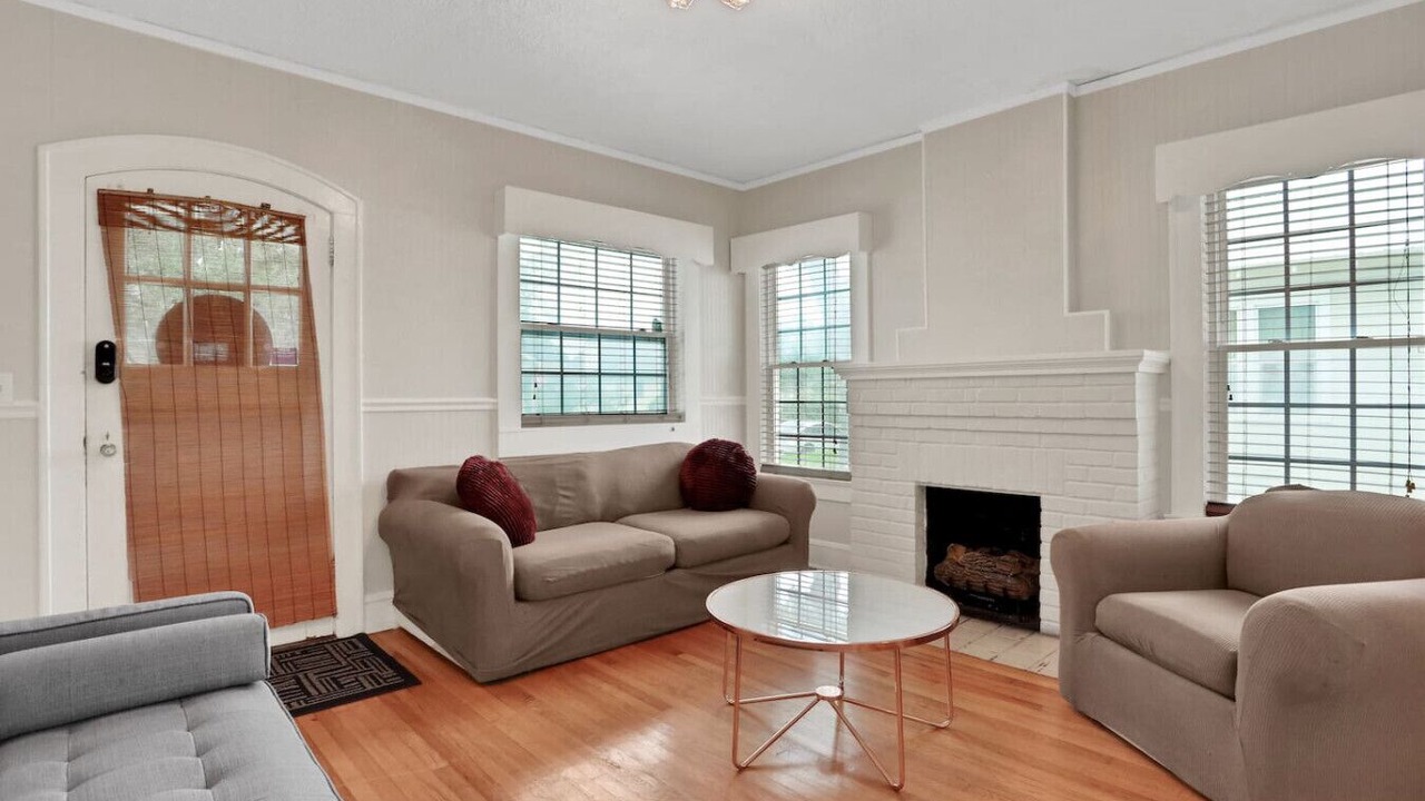 Photo of Livingroom in Fairfax